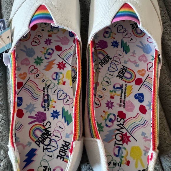 TOMS Mens 
Alp Unity White Slip-Ons - Picture 5 of 8